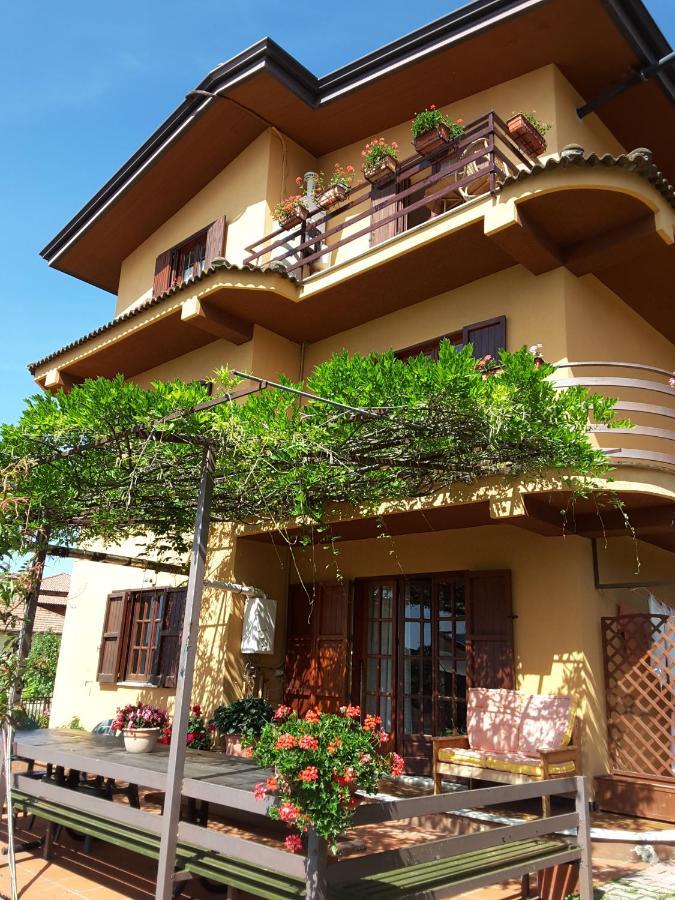 Mansarda Fiorita Bed & Breakfast Abatemarco Exterior photo